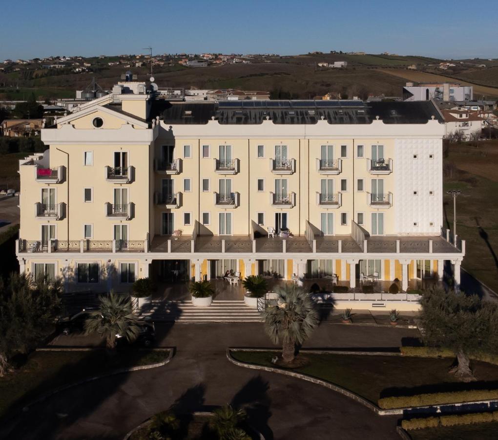 Hotel Concorde Sant'Egidio alla Vibrata Екстериор снимка