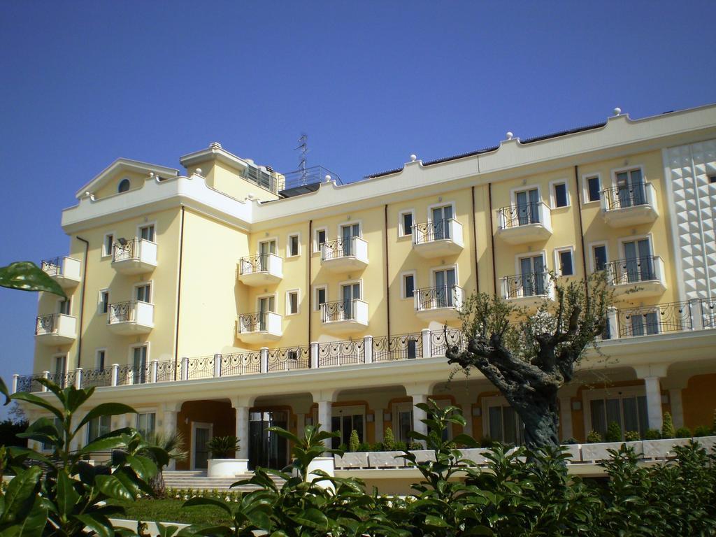 Hotel Concorde Sant'Egidio alla Vibrata Екстериор снимка