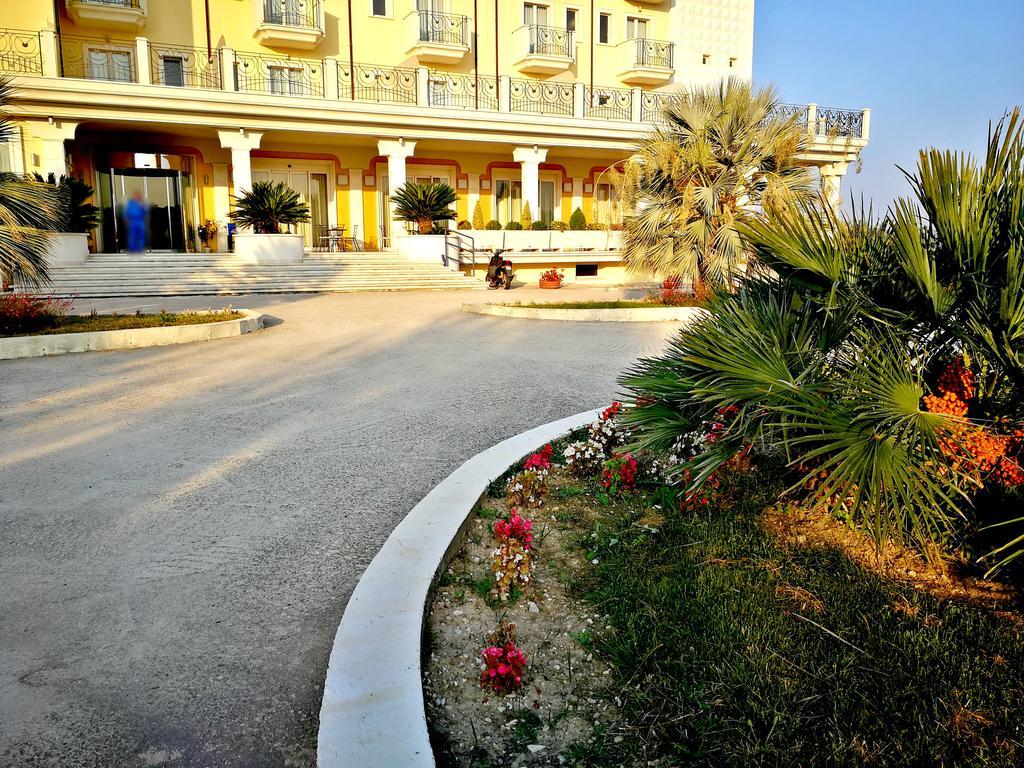 Hotel Concorde Sant'Egidio alla Vibrata Екстериор снимка
