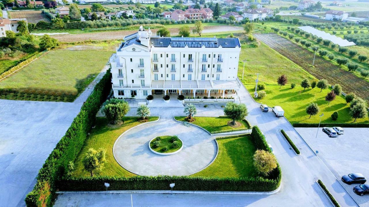 Hotel Concorde Sant'Egidio alla Vibrata Екстериор снимка